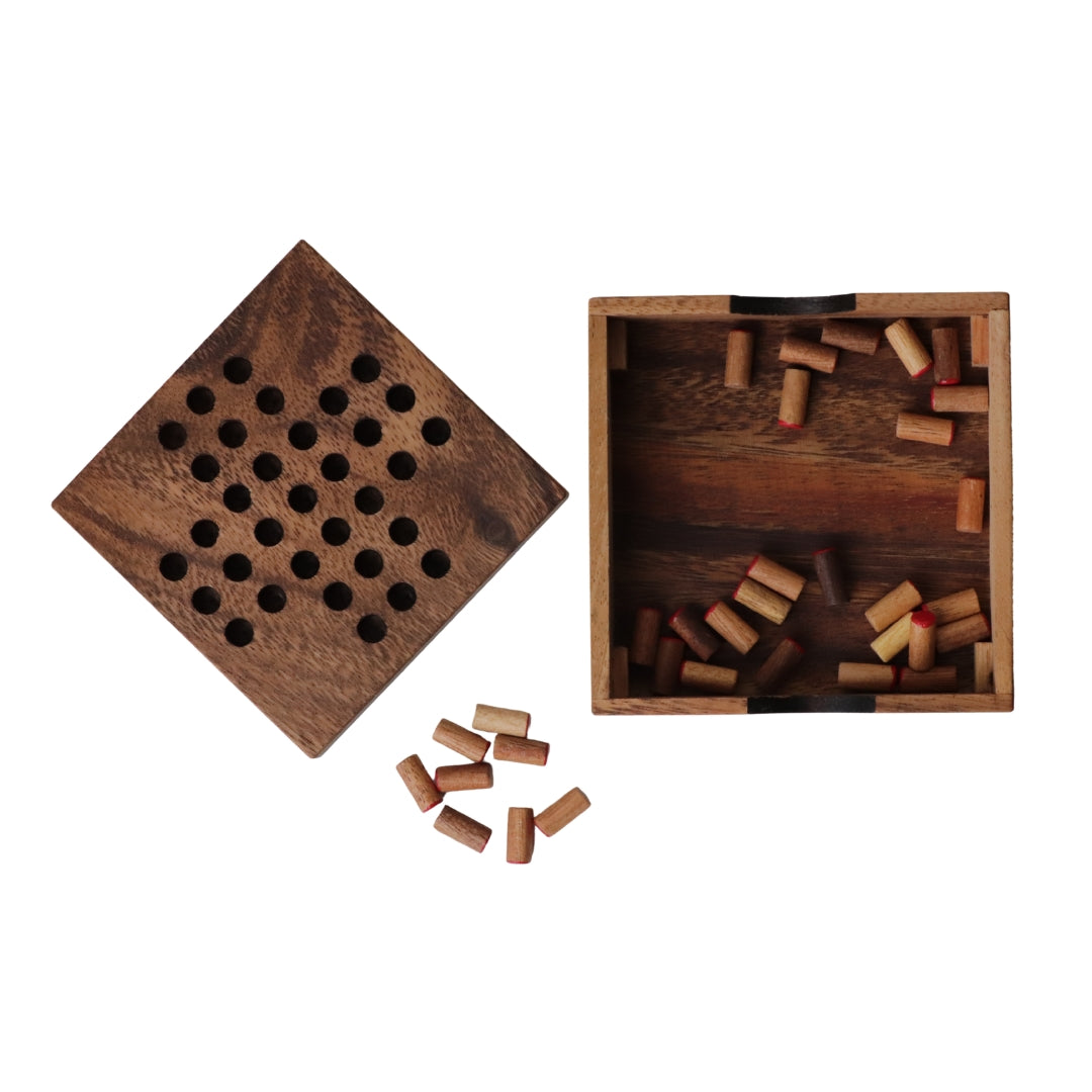 SOLITAIRE with Pegs | 11 cm Board | Monkeypod Wood