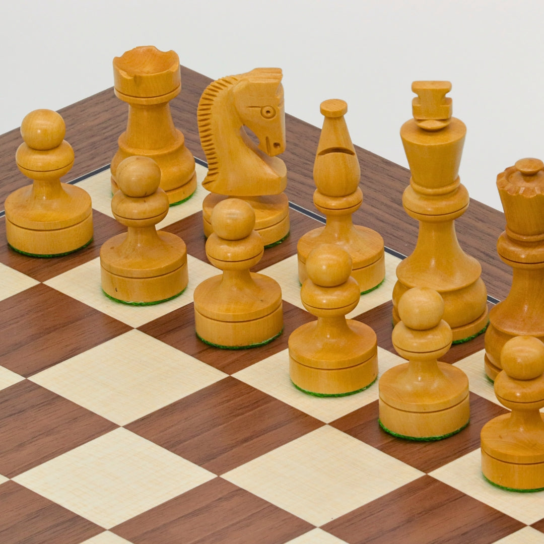 RUSSIAN KNIGHT Acacia Pieces, 85 mm King | Walnut &amp; Maple Board, 45 mm Squares